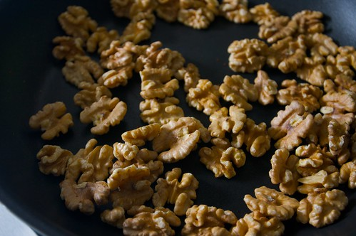 Spicy Maple Glazed Walnuts – Shutterbean
